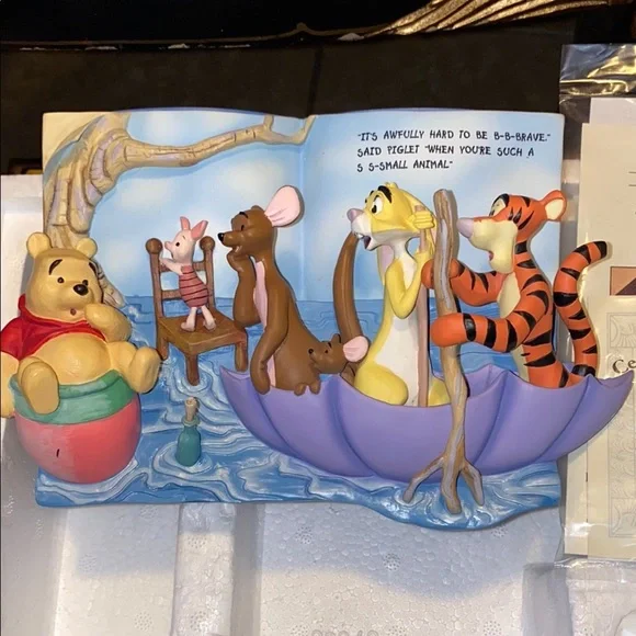 Discontinued Bradford Exchange Winnie The Pooh Book Collection A Very Great Resc - Picture 1 of 5